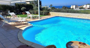Holiday villa SUNJOY close to the beach